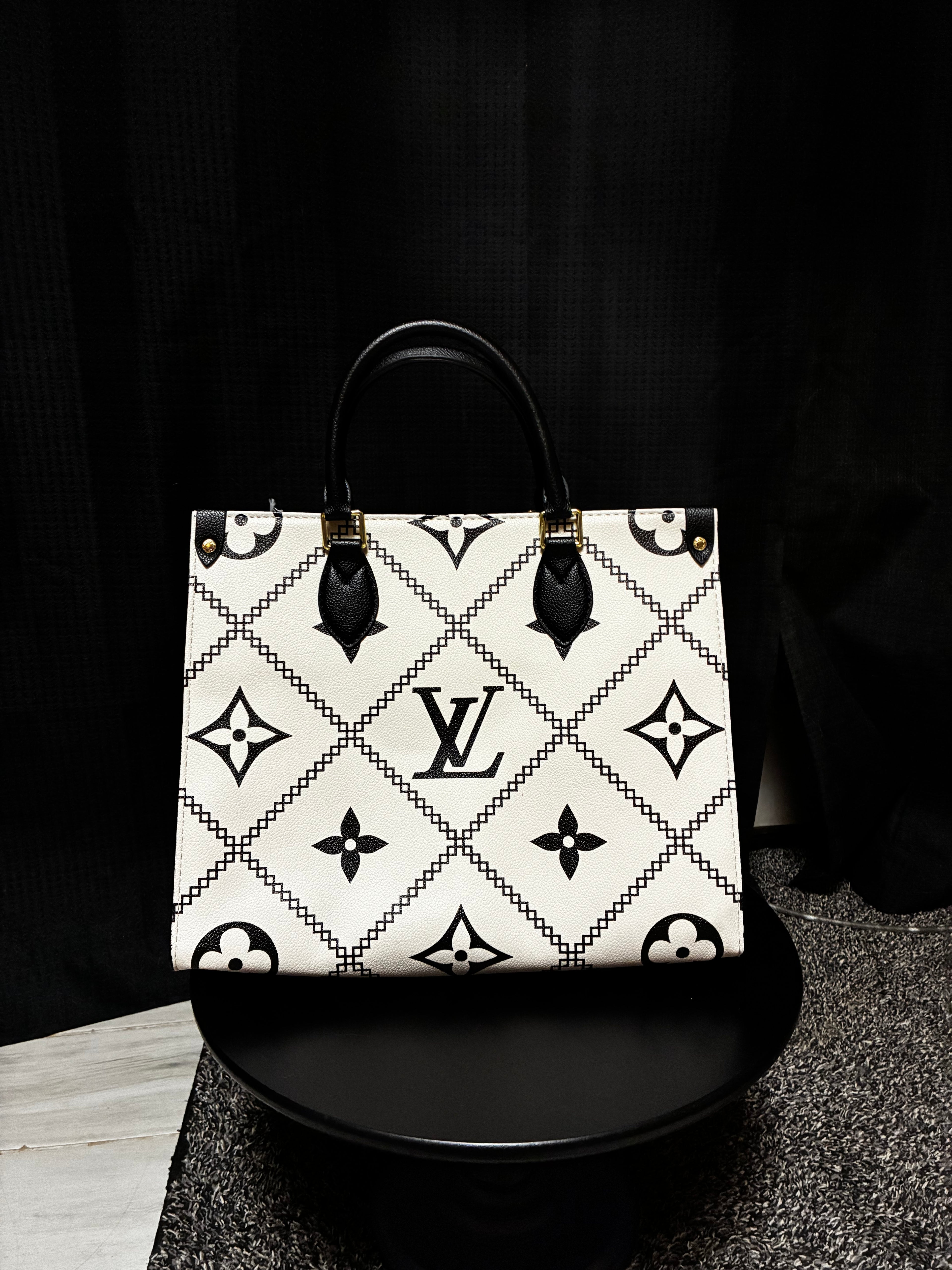 LV Tote bag