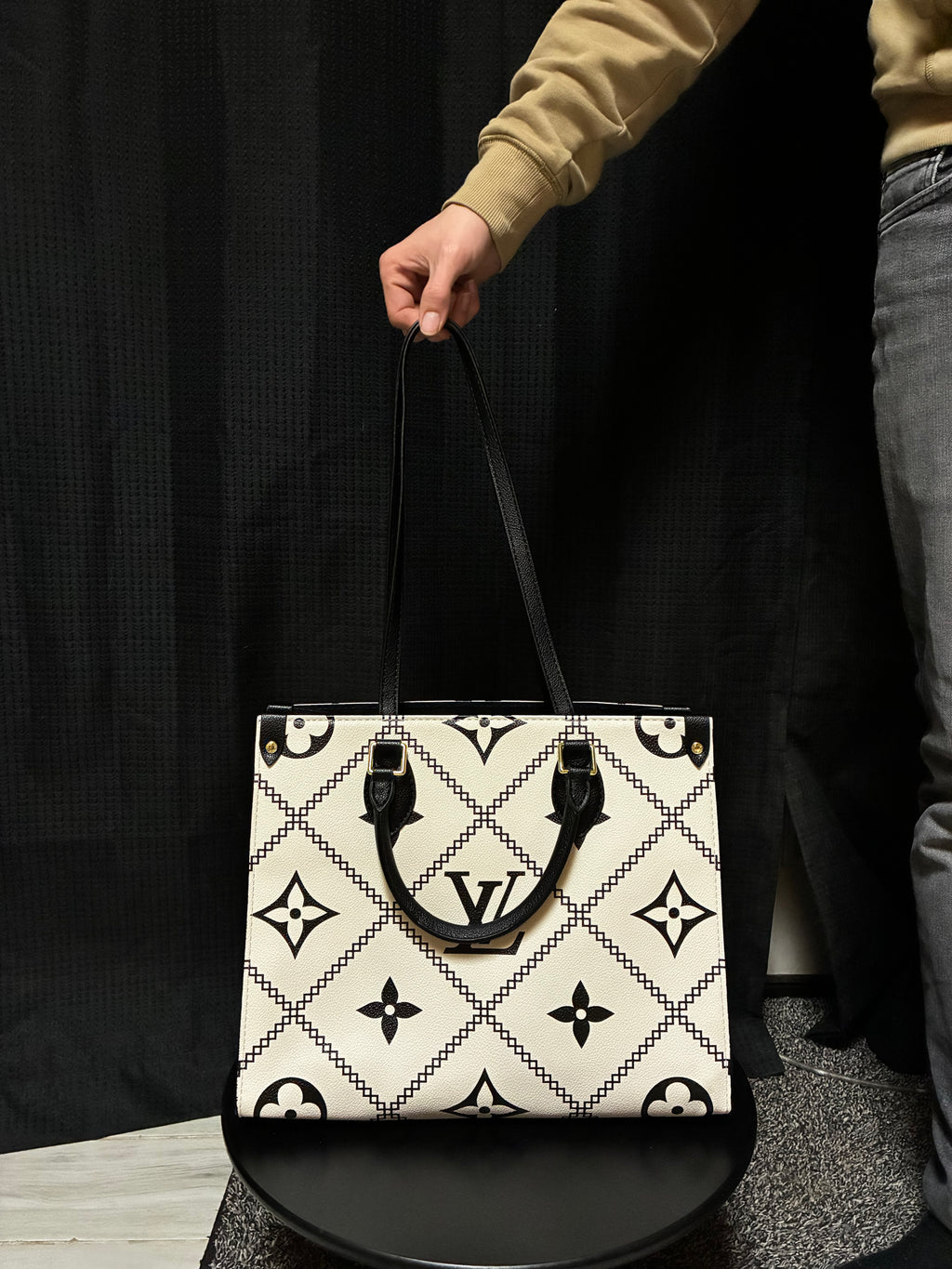 LV Tote bag